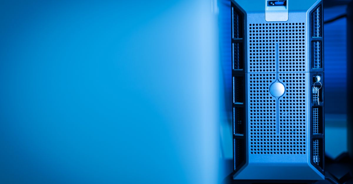 Server data center melambangkan kontrol keamanan informasi ISO 27001:2022