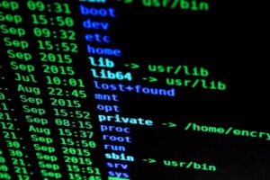 Kode komputer - simbol keamanan siber ISO 27001:2022