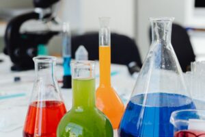 Peralatan dan eksperimen laboratorium