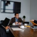 Tim meninjau dokumen untuk mencegah kesalahan penerapan ISO 37001